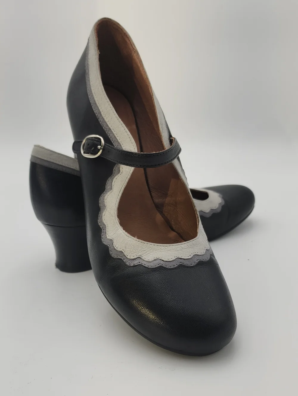 Miz Mooz Frankie Leather Mary Jane Two-Tone Black & Cream Scalloped Heel Sz 8.5